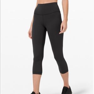 Lululemon black crops NWOT size 2